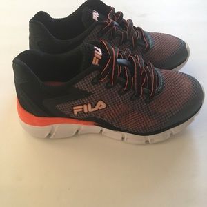 NWOT Fila Exolize kids shoes